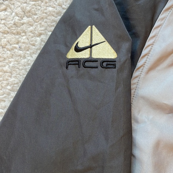 Vintage 90s Nike ACG Lightweight Embroidered Windbreaker - Picture 7 of 13